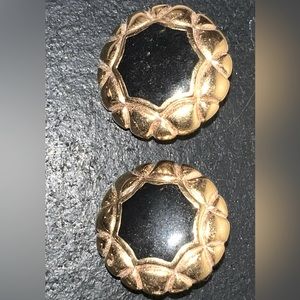 Vintage St. John earrings, dress up any outfit w these stylish earrings